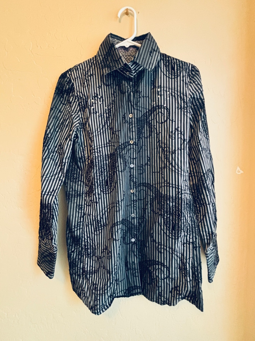 Robert Graham Paisley Button Down Long Sleeve Shirt Women’s Black Felt Trim